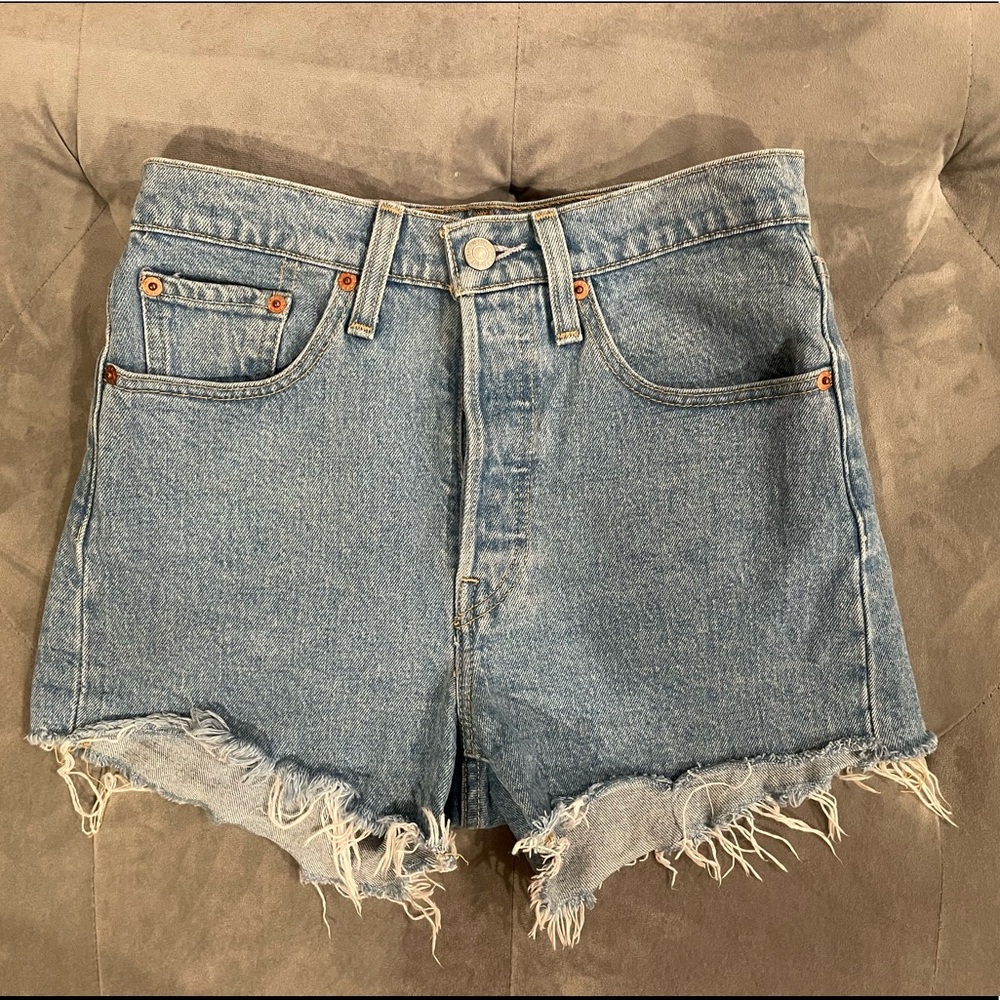 Levi’s 501 jean shorts light wash